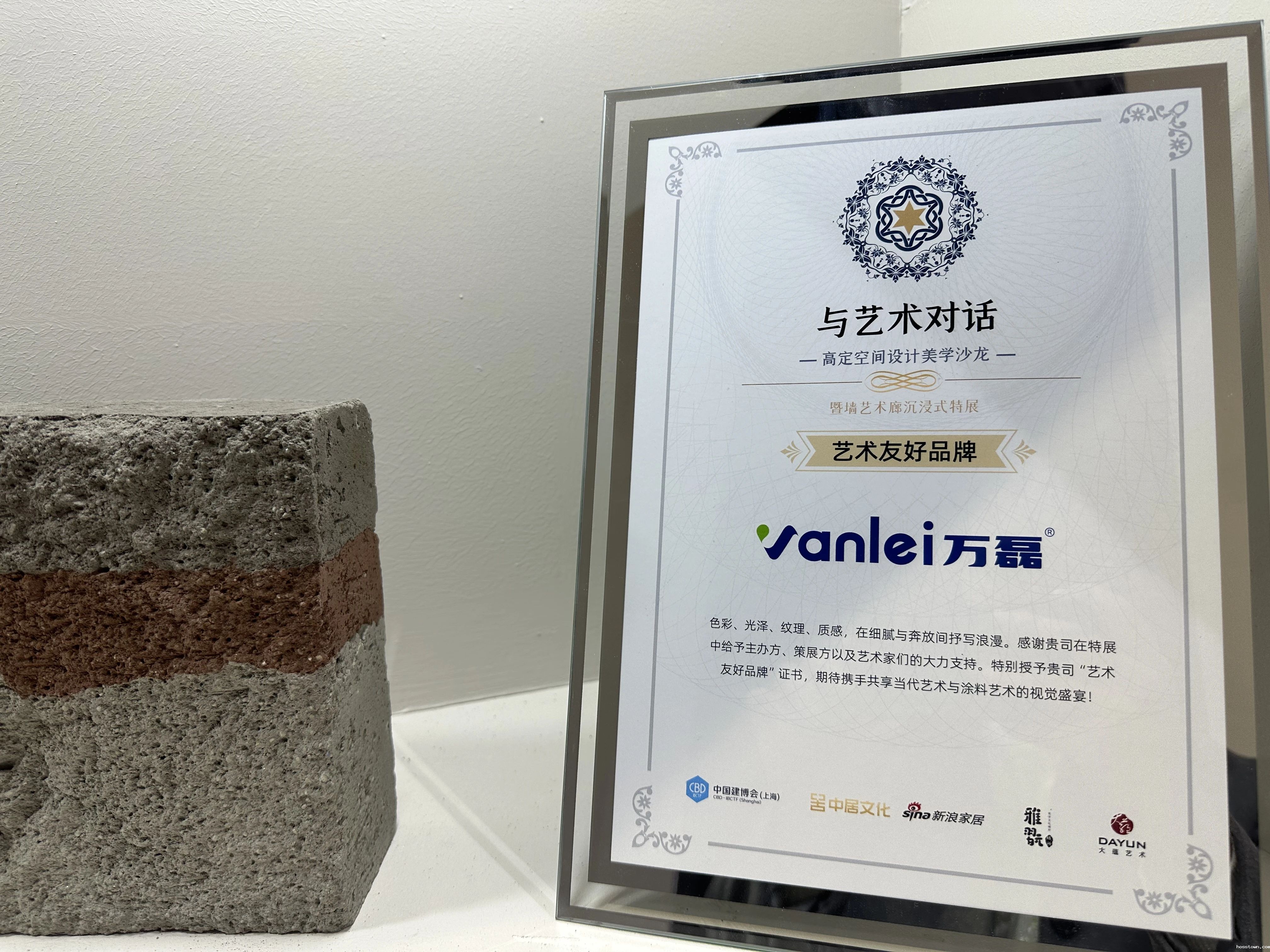 taptap点点官网入口全方位布局高定领域 | 与16位知名艺术家联名发布跨界作品