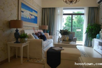 水性硅藻泥里面有胶吗？